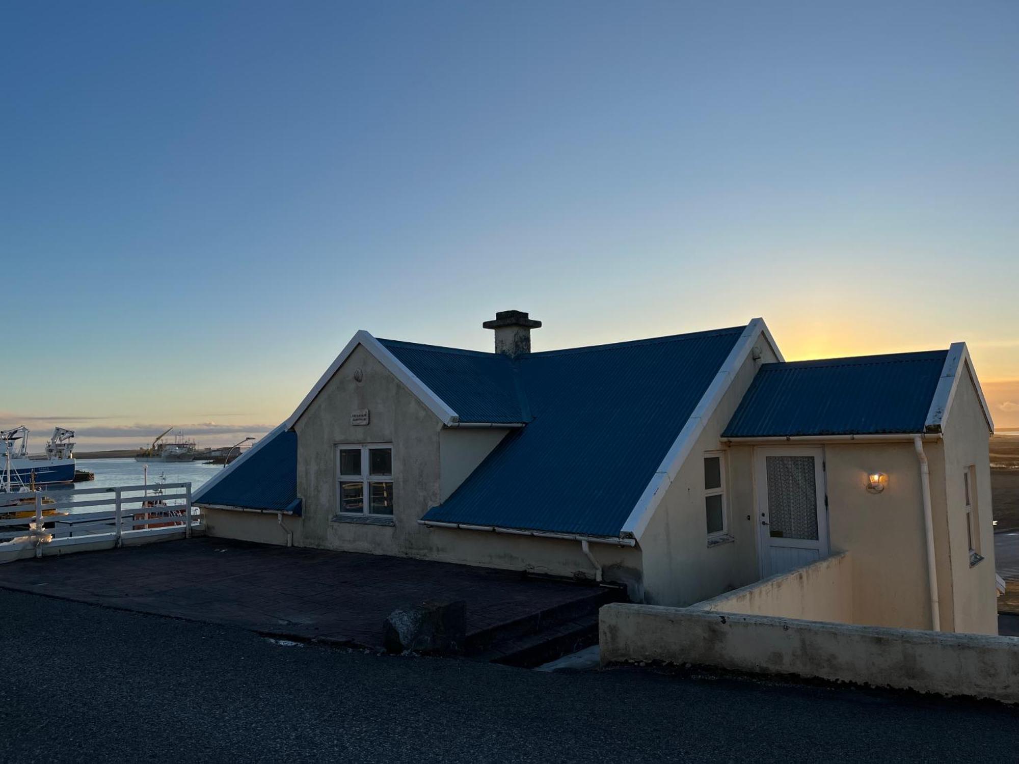 Hvammur Apartments By The Harbour Hofn Exterior photo